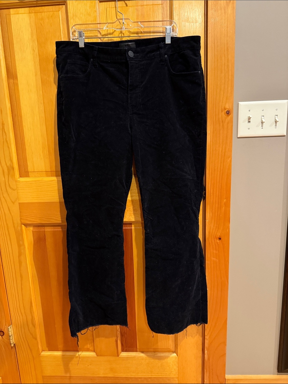 Kut From the Kloth Kelsey Ankle Flare raw hem Black Corduroy jeans size 16